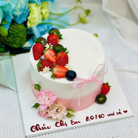 ✨ Bánh Kem 8/3 Viết Chữ Theo Yêu Cầu – Giá Siêu Ưu Đãi