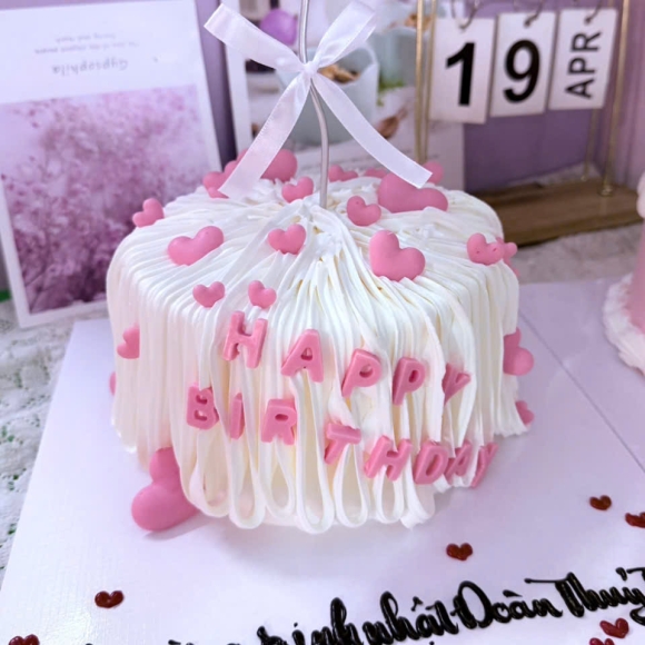 BÁNH KEM TRANG TRÍ ĐỐT CHÁY MẪU MỚI