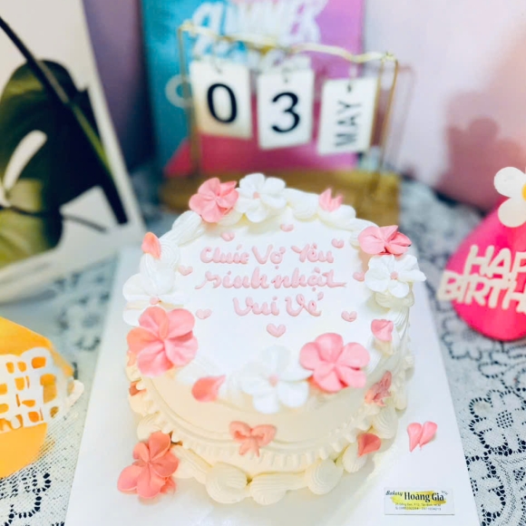 BÁNH KEM SỮA TƯƠI HOA 2025