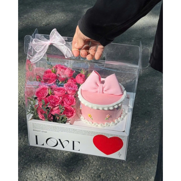 Set Bánh Kem & Hoa Tươi Mừng 20/10 – Quà Tặng Sang Trọng Giá Chỉ Từ 299K