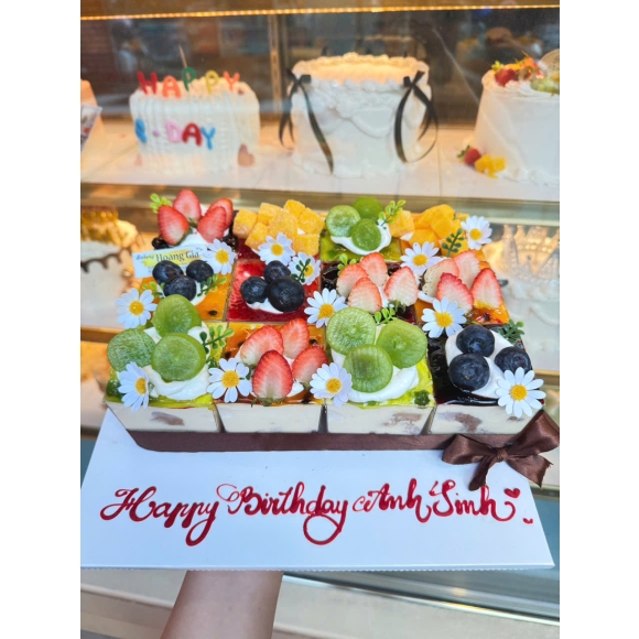 Bánh Tiramisu 8 Vị Trái Cây Mỹ – Mềm Mịn, Ngọt Thanh & Sang Trọng | Hoàng Gia Bakery