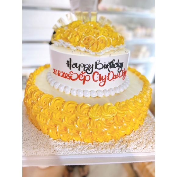 Bánh kem hoa vàng mừng xuân